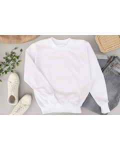 Titelbild: Ein weißes Sweatshirt, weiße Sneaker und graue Jeans sind ordentlich auf dem Boden ausgelegt. Daneben liegen noch ein Zweig mit grünen Blättern, ein Korb und ein Jutesack.